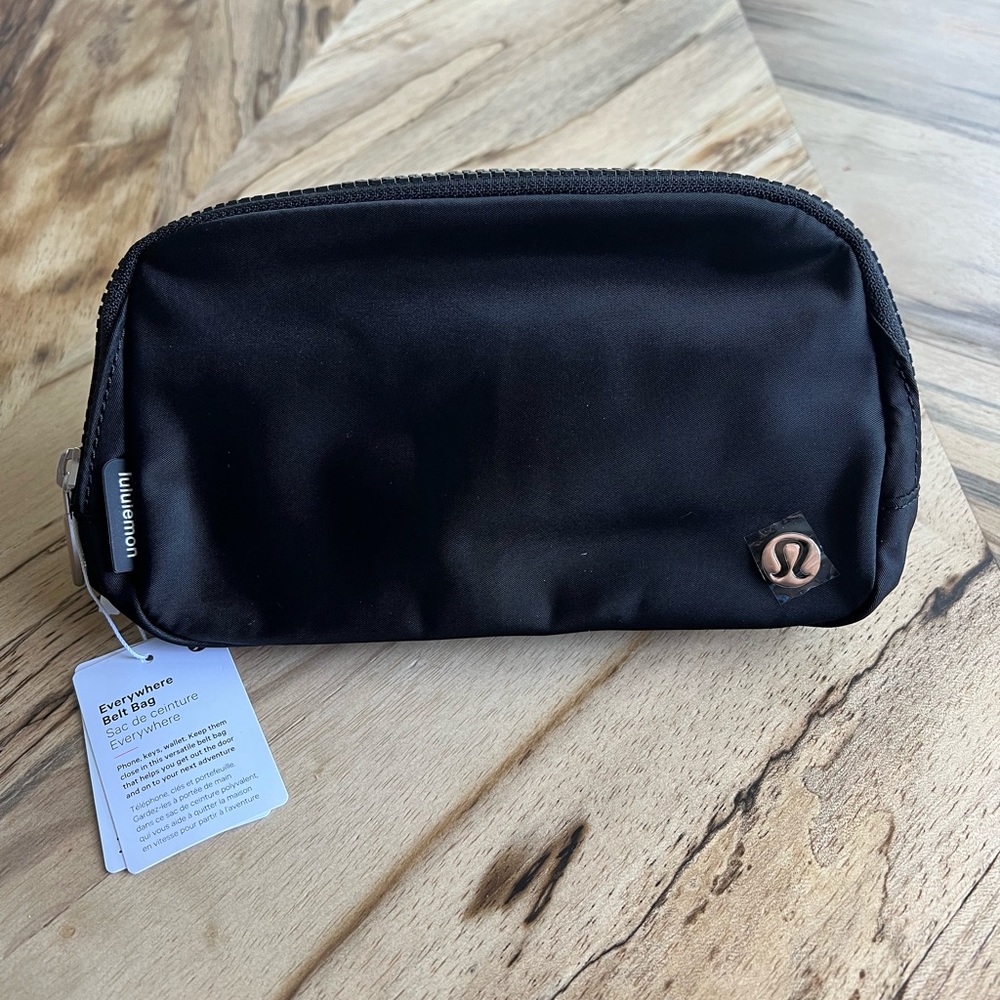 Lululemon Everywhere Belt Bag in black